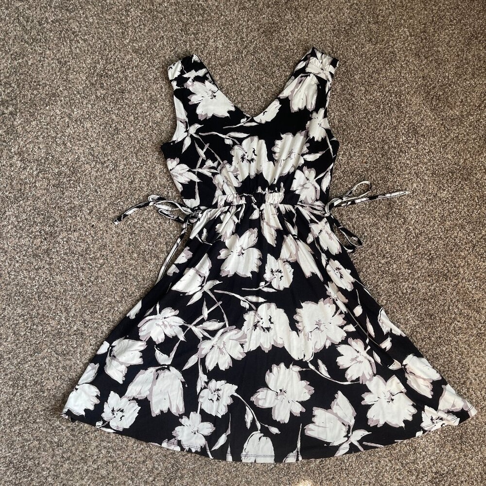 Paraphrase Sleeveless V-Neck Knit A-Line Dress w/pockets, Size 6